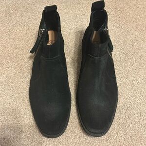 LIKE NEW Ugg Booties